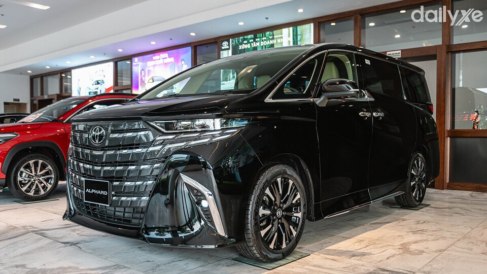 Toyota Alphard mang đến vẻ ngoài khỏe khoắn