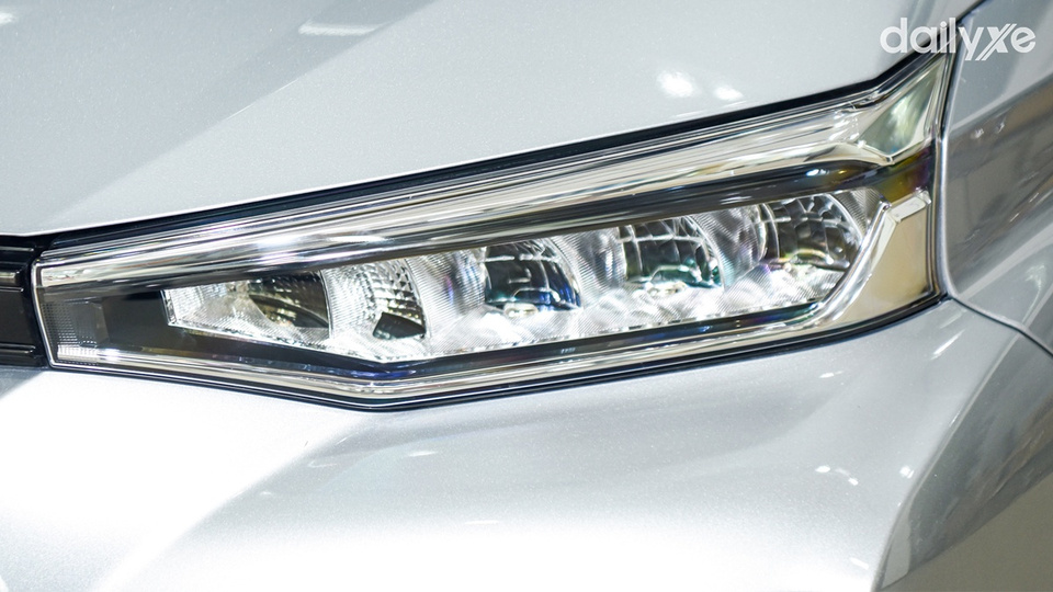 Trang bị cụm đèn trước LED