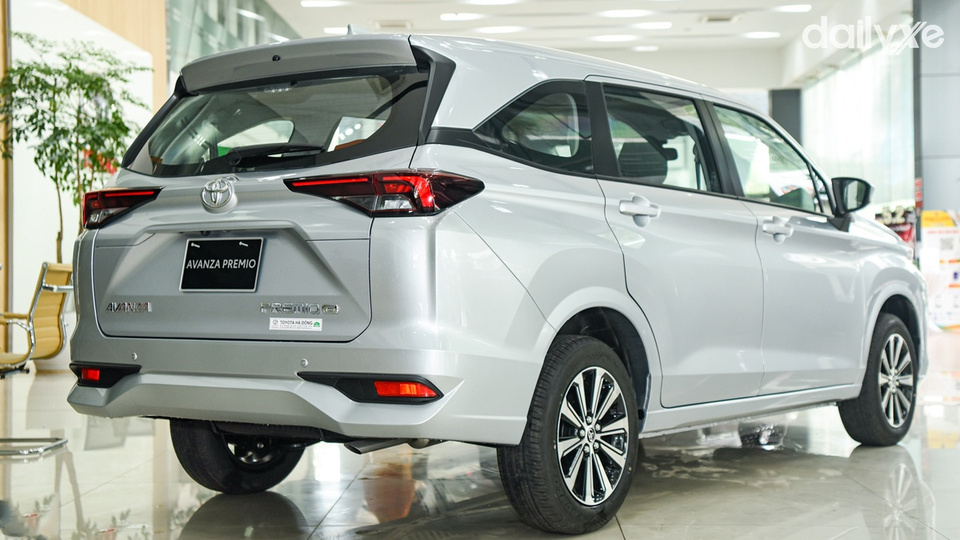 Đuôi xe Avanza Premio thiết kế đồng nhất với đầu xe