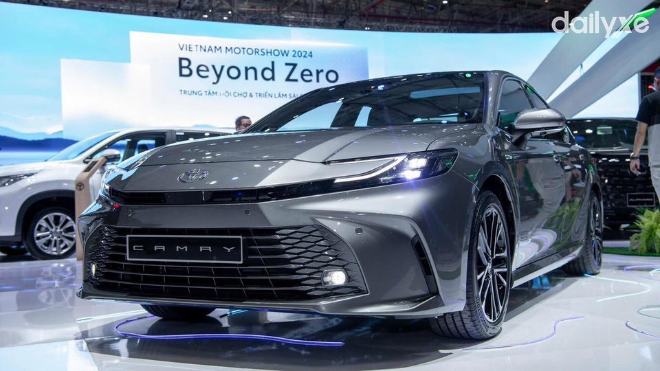 Toyota Camry vẫn khẳng định sức hút với phiên bản hybrid