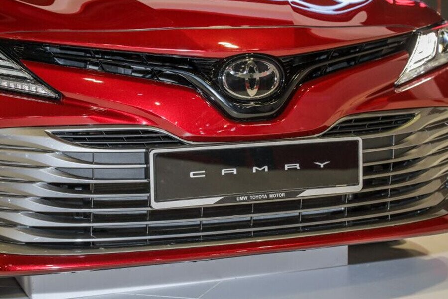 Ngoại thất Toyota Camry - Hình 3