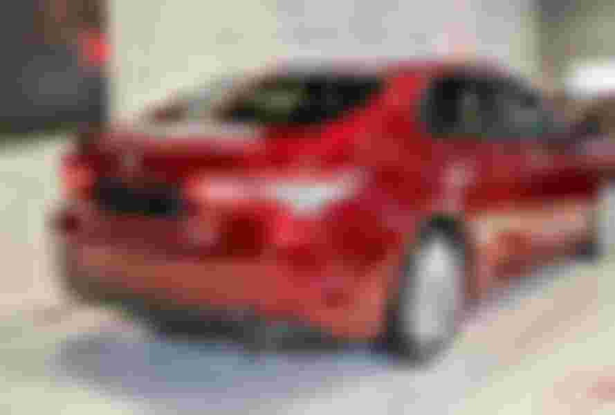 Ngoại thất Toyota Camry - Hình 10