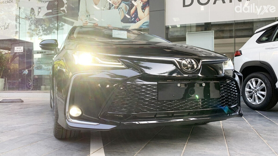 Toyota Altis dễ bị chạm mặt đường bởi trọng tâm gầm thấp