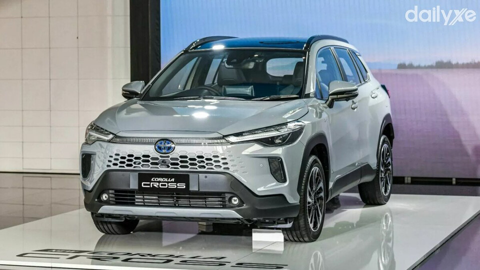 Corolla Cross 1.8HV được phân phối với 5 tùy chọn màu sắc ngoại thất