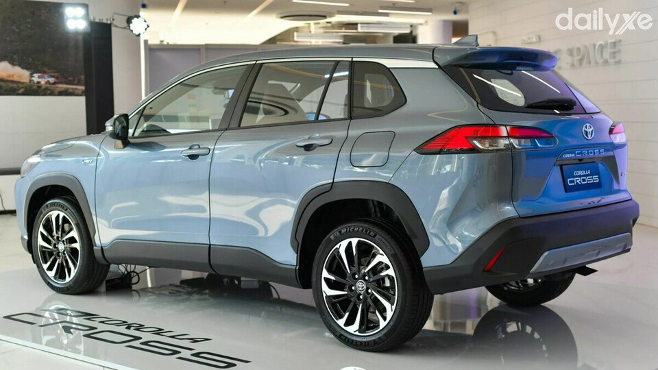 Thân xe hiện đại và trẻ trung với đường nét cứng cáp, thể thao