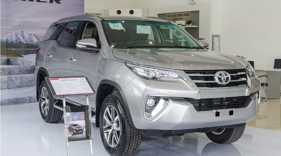 Toyota Fortuner thiết kế mạnh mẽ