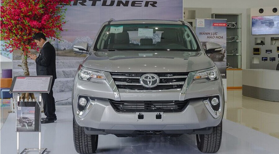 Đầu xe Toyota Fortuner thiết kế mạnh mẽ
