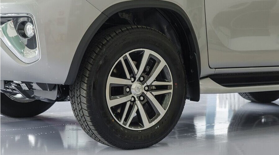 Mâm xe Toyota Fortuner thiết kế thể thao