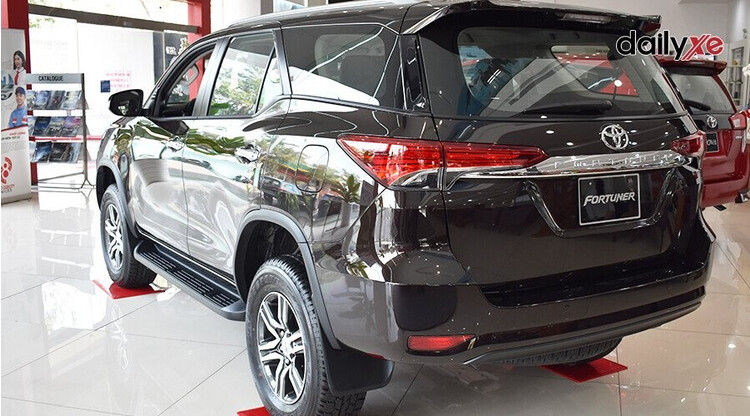 Thân xe thiết kế mạnh mẽ Thân xe thiết kế mạnh mẽ