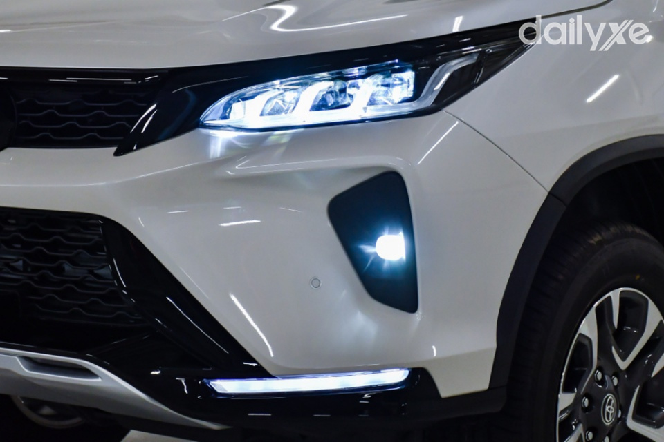 Cụm đèn trước LED nổi bật