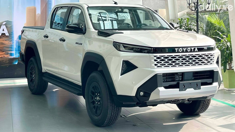 Toyota Hilux thế hệ mới mang phong cách thiết kế mạnh mẽ