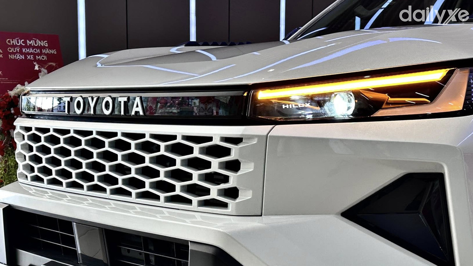 Cụm đèn chiếu sáng LED