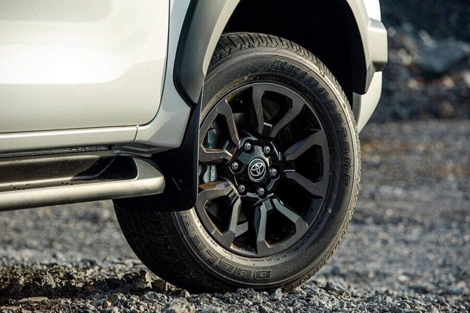 Phong cách thiết kế la-zăng Toyota Hilux hiện đại và thể thao