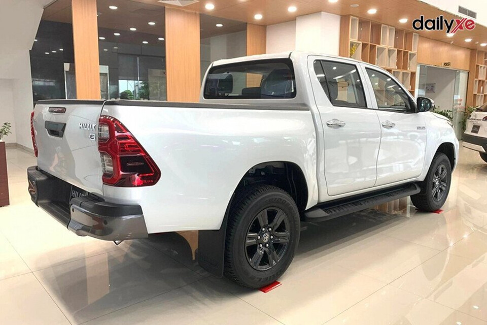 Có nên mua xe Toyota Hilux hay không?