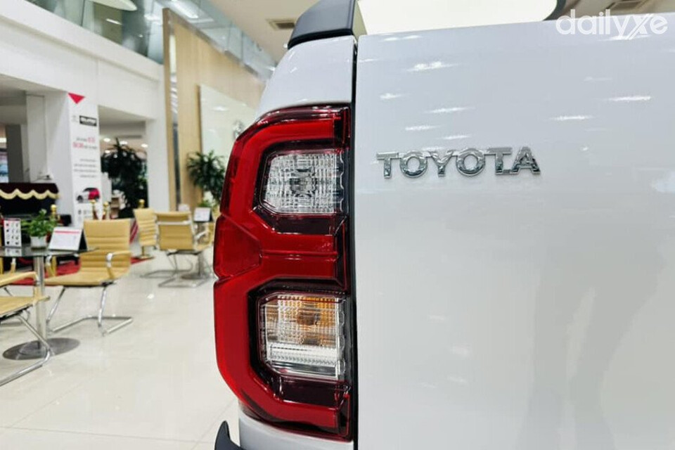 Cụm đèn hậu lớn đầy cá tính