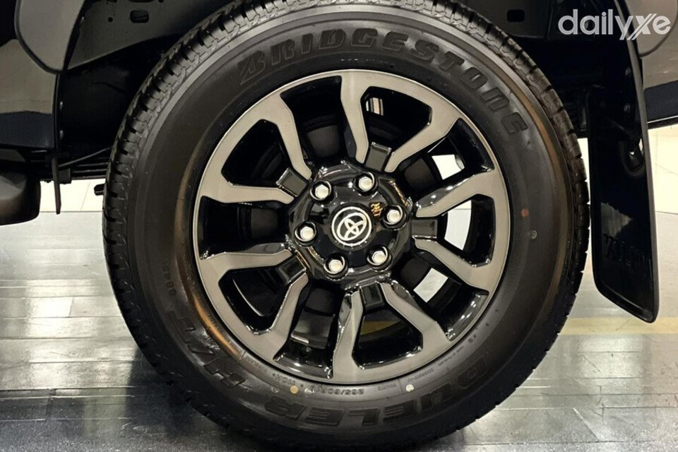 Bản Adventure là 18 inch mang đậm phong cách thể thao