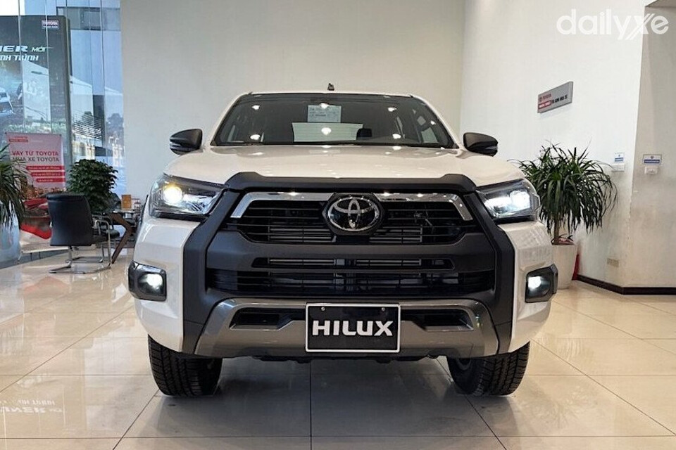 Ngoại hình Toyota Hilux bề thế và vững chãi đúng chất bán tải