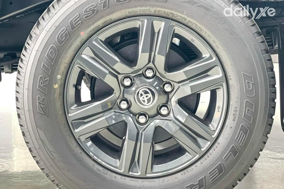 2 phiên bản còn lại bộ mâm đúc hợp kim 6 chấu đơn 17 inch