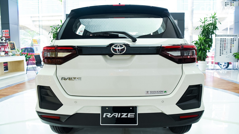 Đuôi xe bo tròn các góc mềm mại