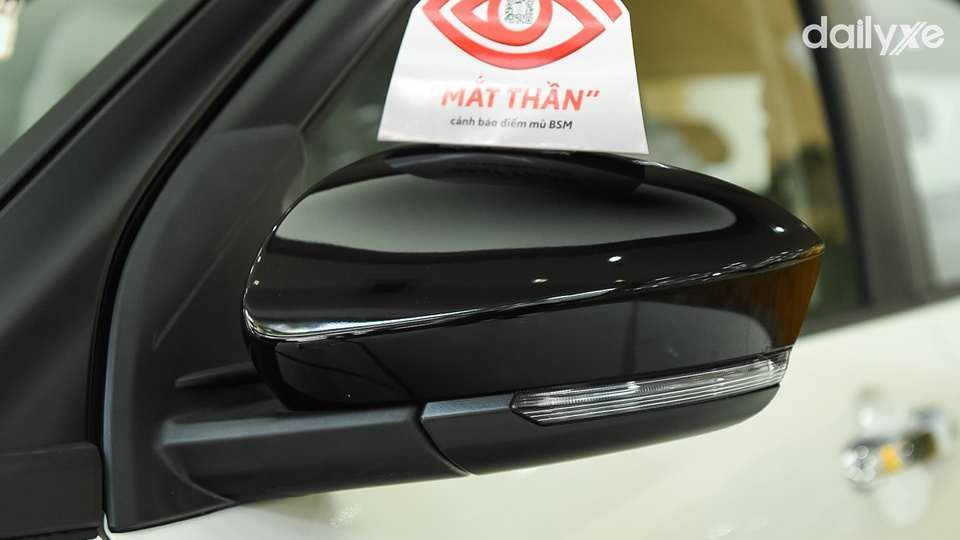 Gương chiếu hậu đồng màu với thân xe tạo nên vẻ thống nhất