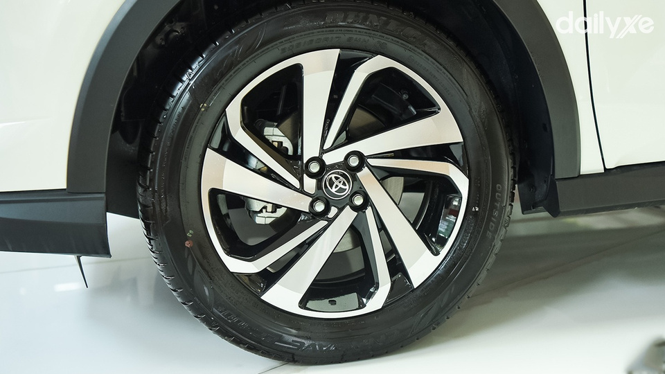 Mâm xe đa chấu thu hút ánh nhìn khi chuyển động