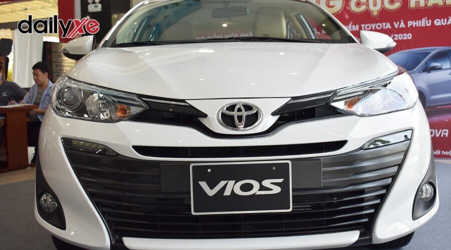 Đầu xe Toyota Vios E CVT thiết kế hài hòa
