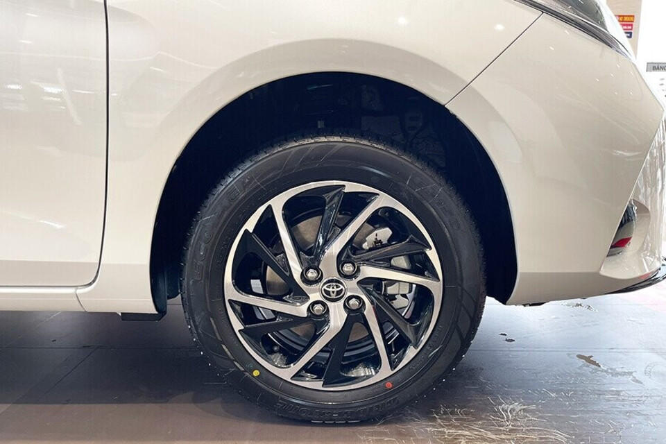 Toyota Vios sử dụng bộ mâm đúc 15” có thiết kế mới