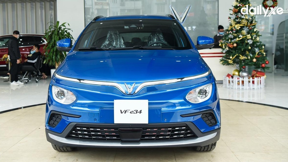Đầu xe nổi bật cản trước sơn đen nổi bật