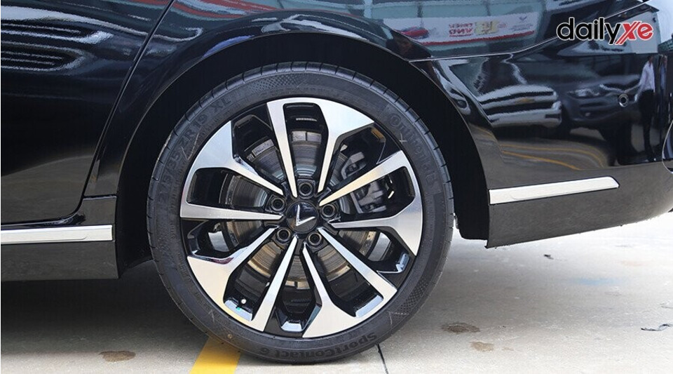 Lazang xe vô cùng nổi bật trong tạo hình 5 cánh hoa kép Lazang xe vô cùng nổi bật trong tạo hình 5 cánh hoa kép