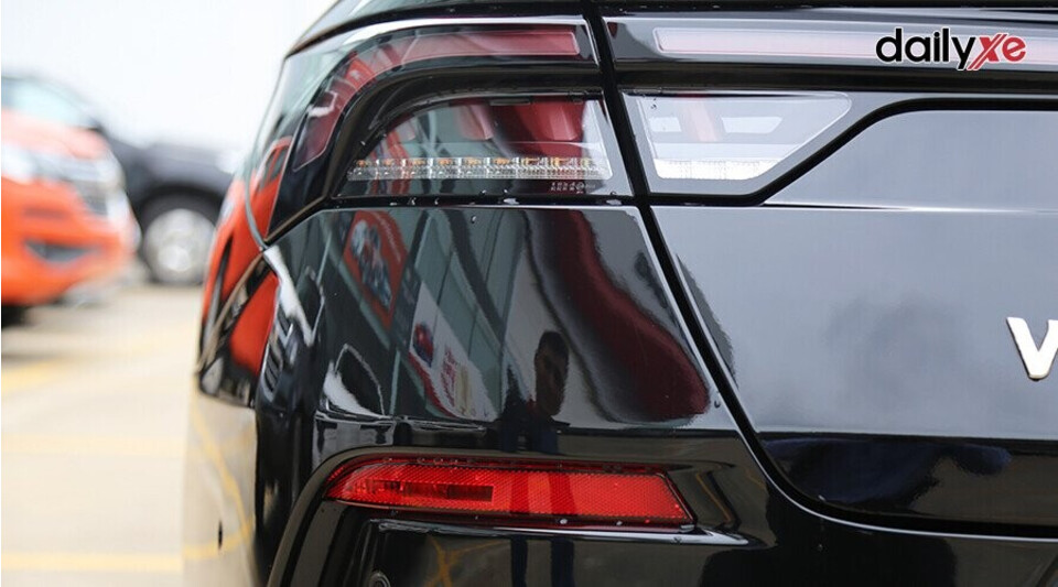 Đèn hậu công nghệ LED giúp tạo ra ánh sáng nổi bật Đèn hậu công nghệ LED giúp tạo ra ánh sáng nổi bật