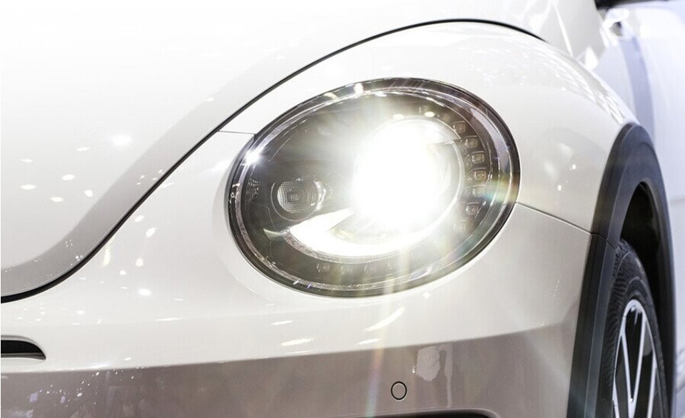 Đèn pha Bi-Xenon cho ánh sáng trắng và chế độ chiếu xa