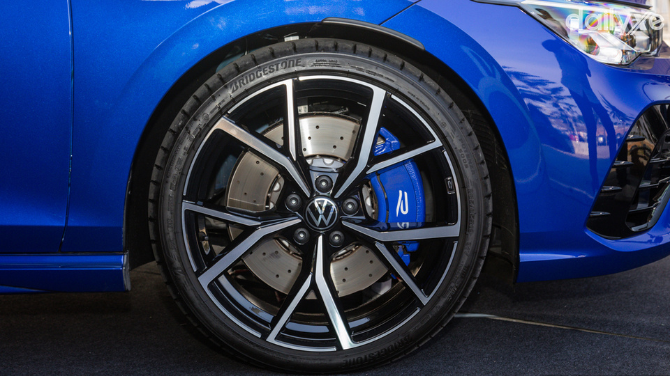 Bộ la-zăng đa chấu vô cùng bắt mắt trên Volkswagen Golf