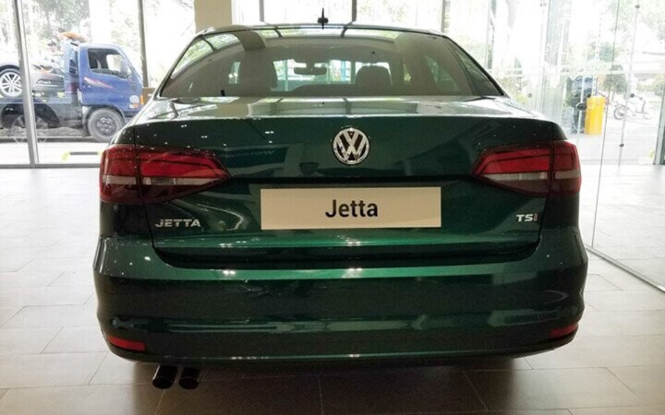 Phần đuôi của Volkswagen Jetta được thiết kế với đường nét đơn giản hơn Phần đuôi của Volkswagen Jetta được thiết kế với đường nét đơn giản hơn