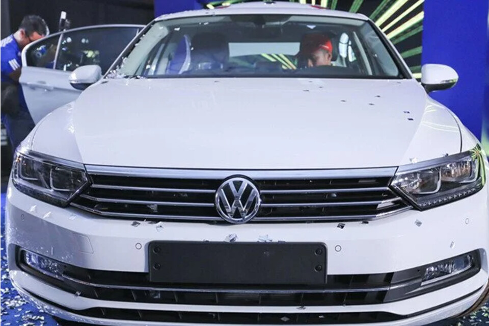 Thiết kế 2 đường khí động học trên nắp ca pô Thiết kế 2 đường khí động học trên nắp ca pô