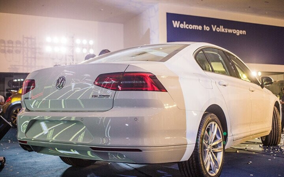 Thân xe với những đường gân dập nổi mạnh mẽ Thân xe với những đường gân dập nổi mạnh mẽ