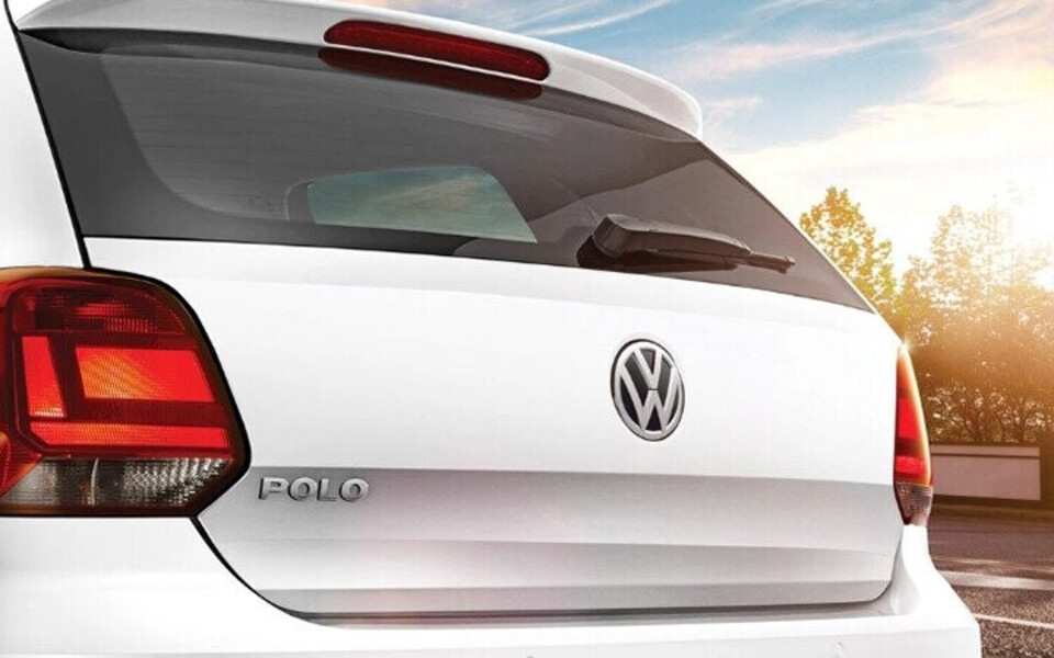 Logo VW có kích thước lớn và nằm ngay vị trí trung tâm khá nổi bật