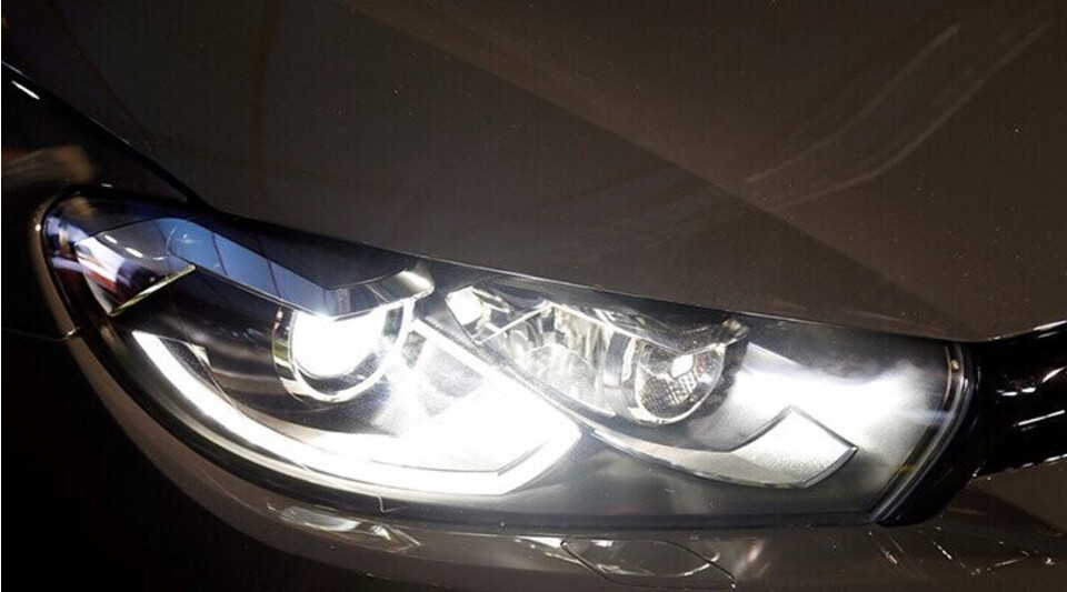 Đèn pha Bi-Xenon tự động mở rộng góc chiếu sáng Đèn pha Bi-Xenon tự động mở rộng góc chiếu sáng