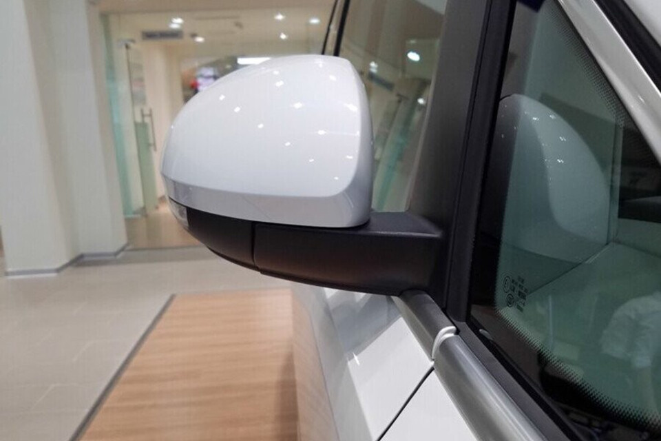 Gương chiếu hậu chỉnh điện có tích hợp đèn rẽ báo Gương chiếu hậu chỉnh điện có tích hợp đèn rẽ báo