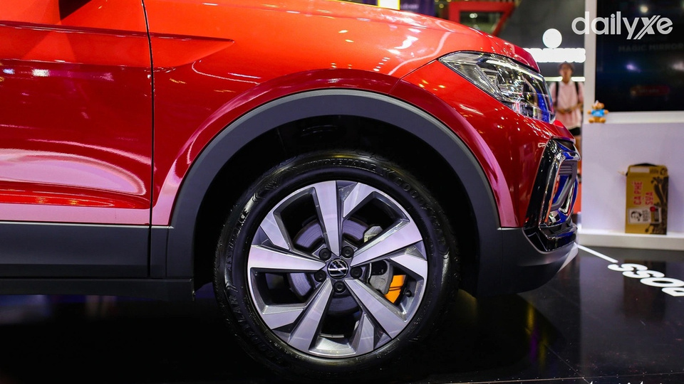 Lazang thiết kế nan hoa thu hút ánh nhìn khi chuyển động