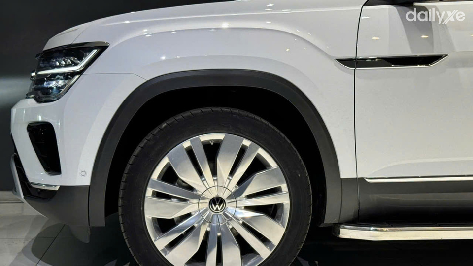 Mâm xe đa chấu thu hút ánh nhìn khi chuyển động