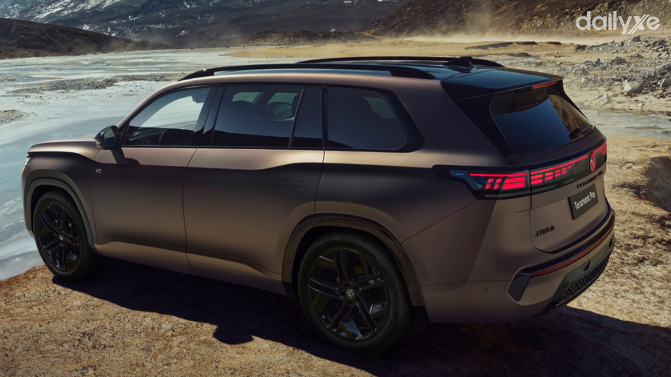 Gây ấn tượng với phần đuôi xe đầy đặn