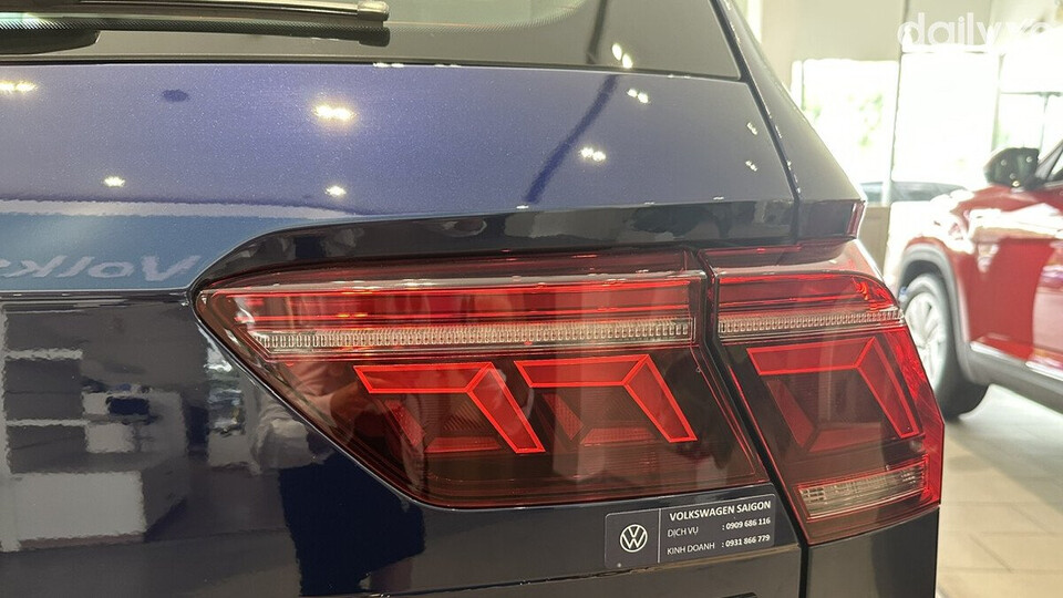 Đèn hậu dạng LED thiết kế hiện đại