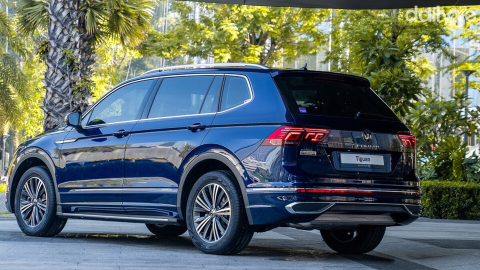 Đuôi xe thiết kế sang trọng