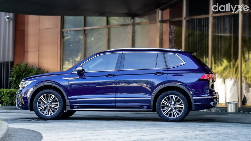 Các đường gân dập nổi chạy dọc thân xe Volkswagen Tiguan Platinum