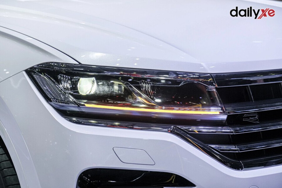 Hệ thống đèn pha LED