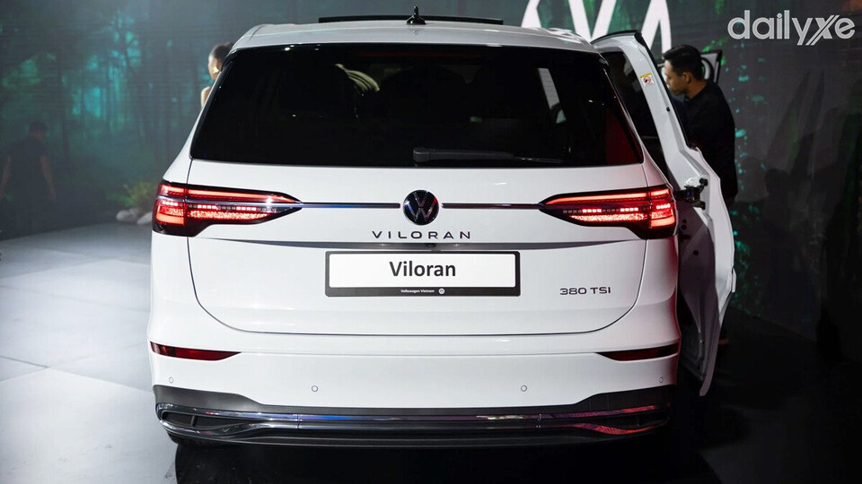 Đuôi xe Volkswagen Viloran bề thế và vững chãi