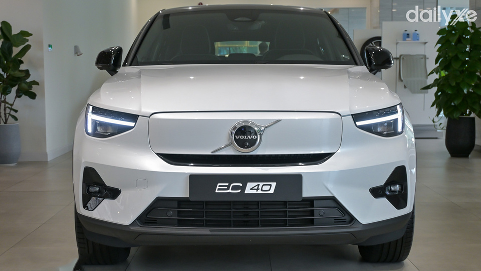 Đầu xe nổi bật với sự sang trọng, lịch lãm