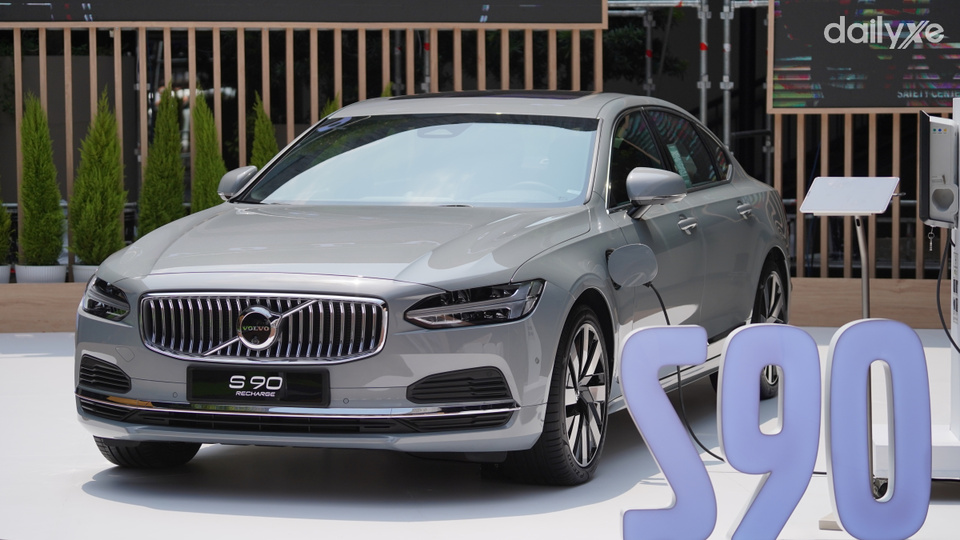 S90 sở hữu kích thước nổi bật trong phân khúc