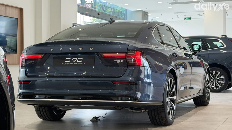 Đuôi xe thiết kế theo phong cách tối giản nhưng vẫn đầy tinh tế