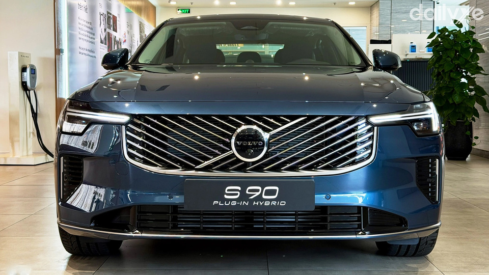 Lưới tản nhiệt bản lớn ấn tượng